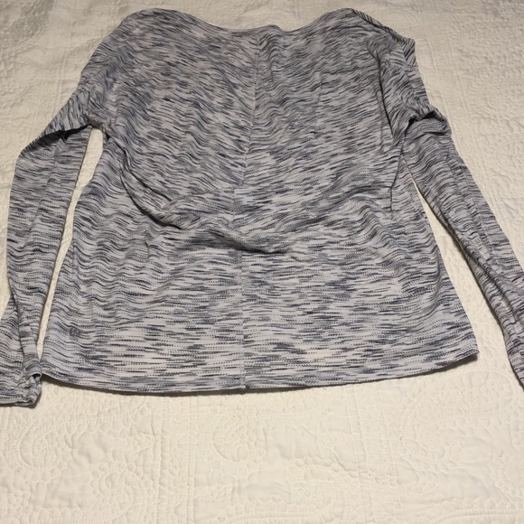 EUC long sleeve Lululemon - Picture 2 of 2